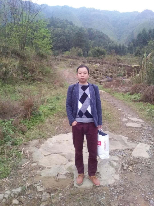 奋斗的第一张照片--宜昌相亲服务中心