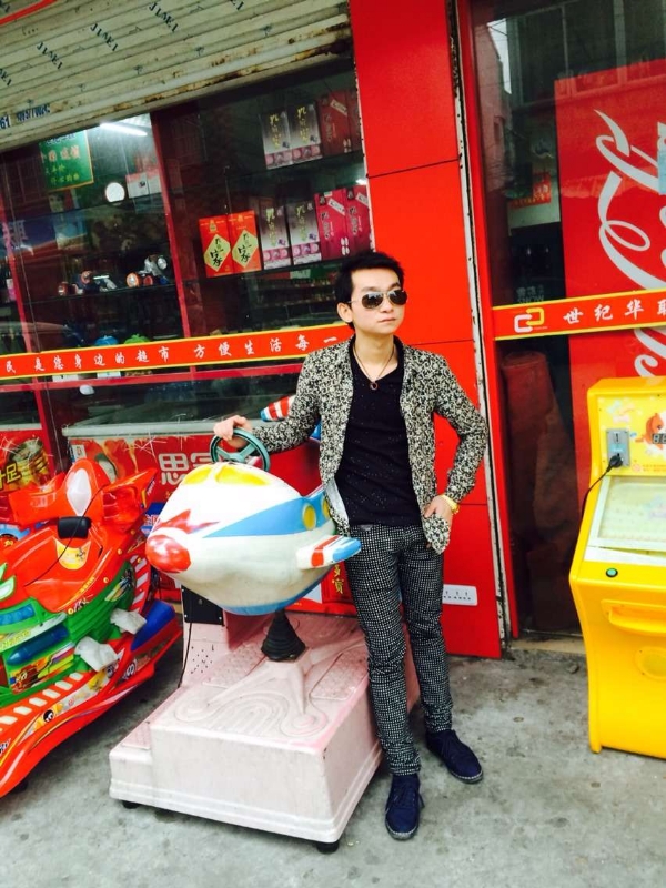 阳光帅气男嘉宾的第一张照片--宜昌相亲服务中心