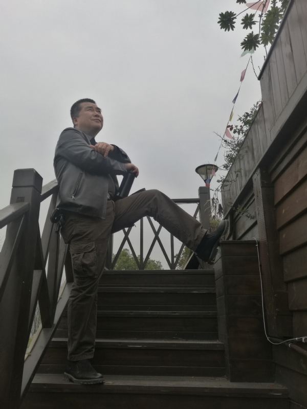 孤单背影的第一张照片--宜昌相亲服务中心