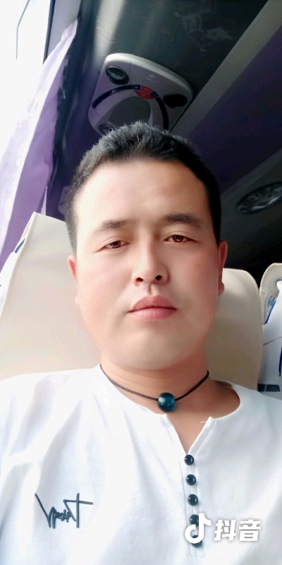 瞬间被爱上的第一张照片--宜昌相亲服务中心