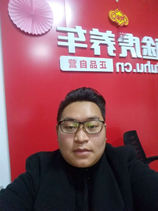 向上倾斜45度的第一张照片--宜昌相亲服务中心