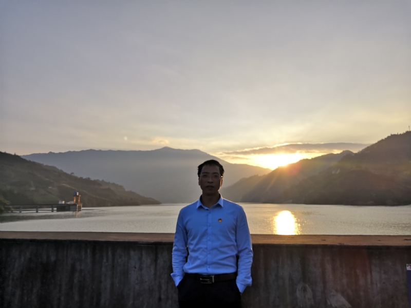 庸人自扰的第一张照片--宜昌相亲服务中心