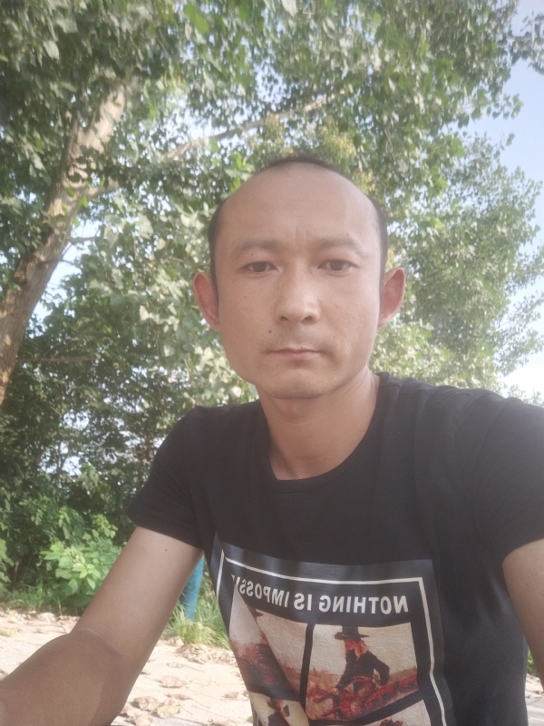 80大叔的第二张照片--宜昌相亲服务中心