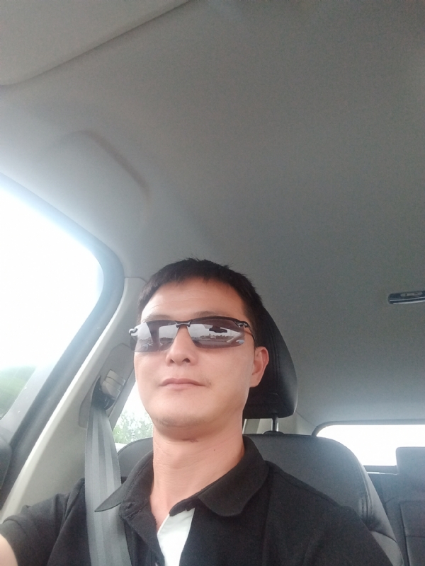 孤独的男人的第二张照片--宜昌相亲服务中心