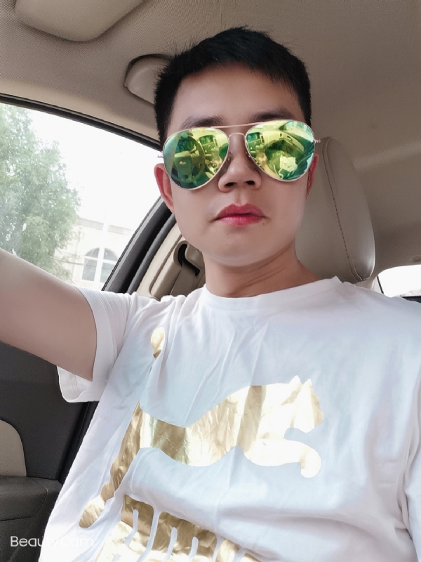 奋斗的第一张照片--宜昌相亲服务中心