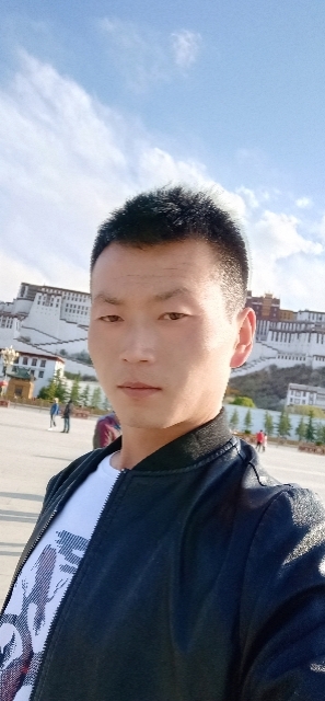 阳光下的小草的第二张照片--宜昌相亲服务中心