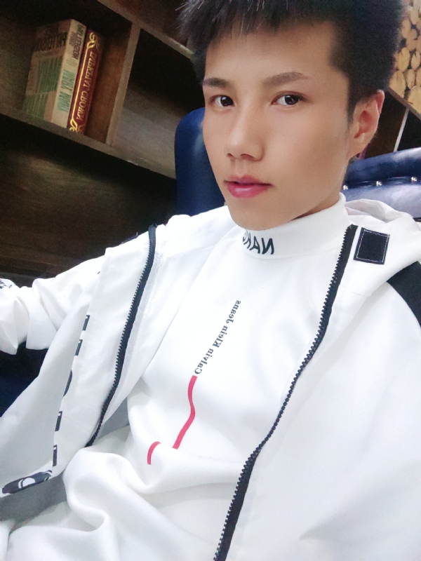 梁辞的第一张照片--宜昌相亲服务中心