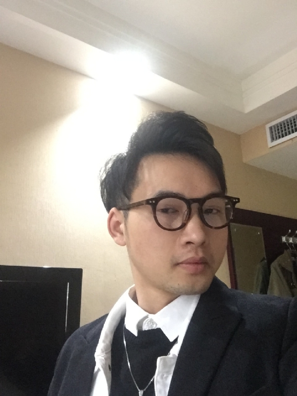 曾亮的第一张照片--宜昌相亲服务中心