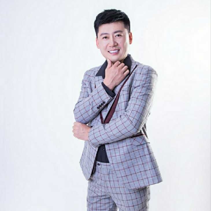 屋顶拾荒人的第一张照片--宜昌相亲服务中心