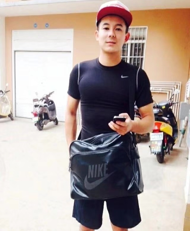 花花是只狗的第一张照片--宜昌相亲服务中心