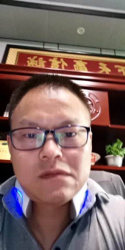 模具工匠的第一张照片--宜昌相亲服务中心