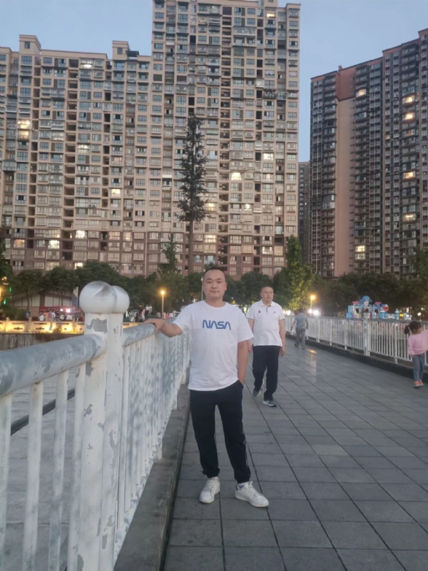 寂寞的男人的第一张照片--宜昌相亲服务中心