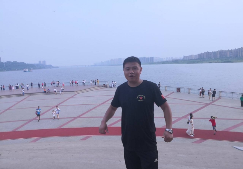 曾经心疼的我的第一张照片--宜昌相亲服务中心