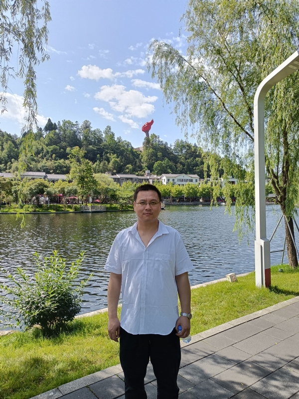 风雨相伴的第一张照片--宜昌相亲服务中心