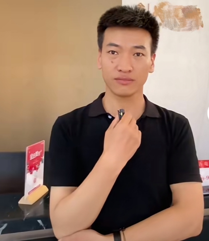 一杯梁白开的第一张照片--宜昌相亲服务中心