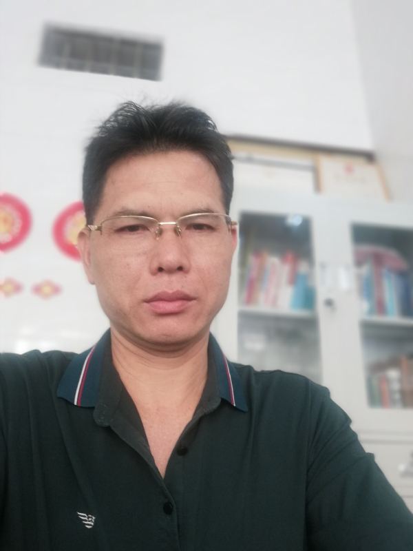 后视镜的第二张照片--宜昌相亲服务中心