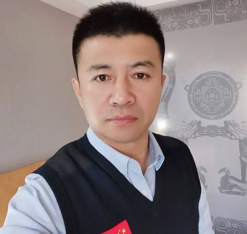 生在红旗下的第一张照片--宜昌相亲服务中心