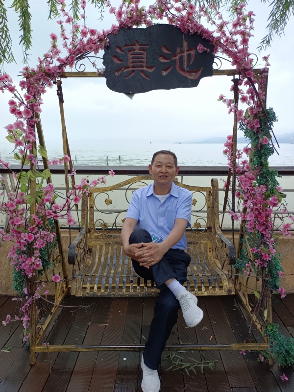 奋斗的第一张照片--宜昌相亲服务中心