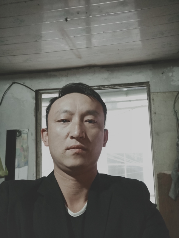 放弃爱你的第一张照片--宜昌相亲服务中心