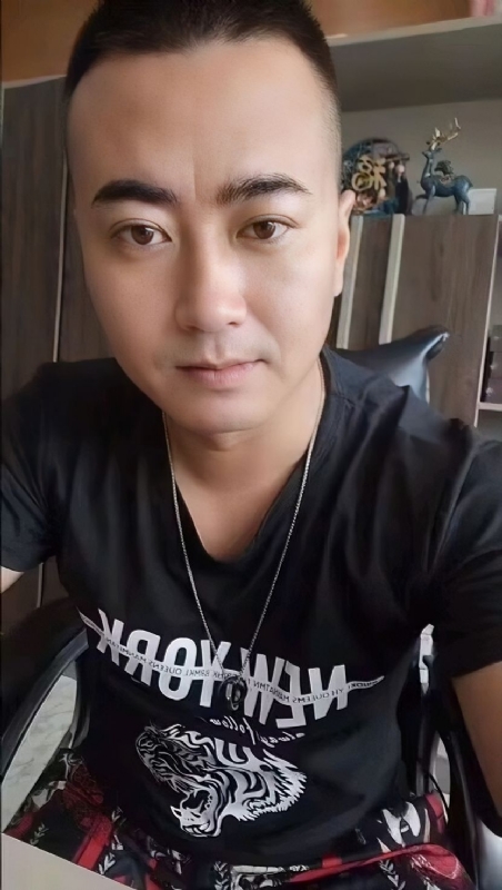 Luck耀的第一张照片--宜昌相亲服务中心